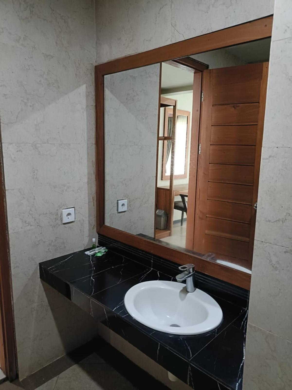 Hastina Hotel Lombok Mataram Exterior photo